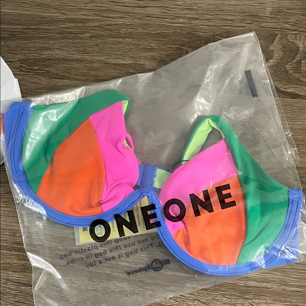 Brand new - ONEONE Color Block Bikini Top, medium